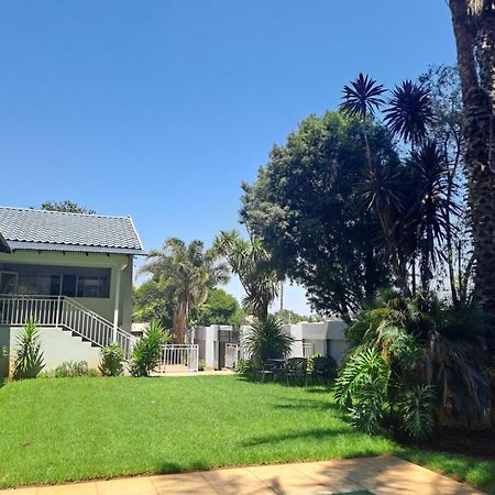 8 On Acacia Guesthouse Bedfordview 外观 照片