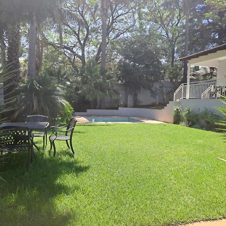 8 On Acacia Guesthouse Bedfordview 外观 照片