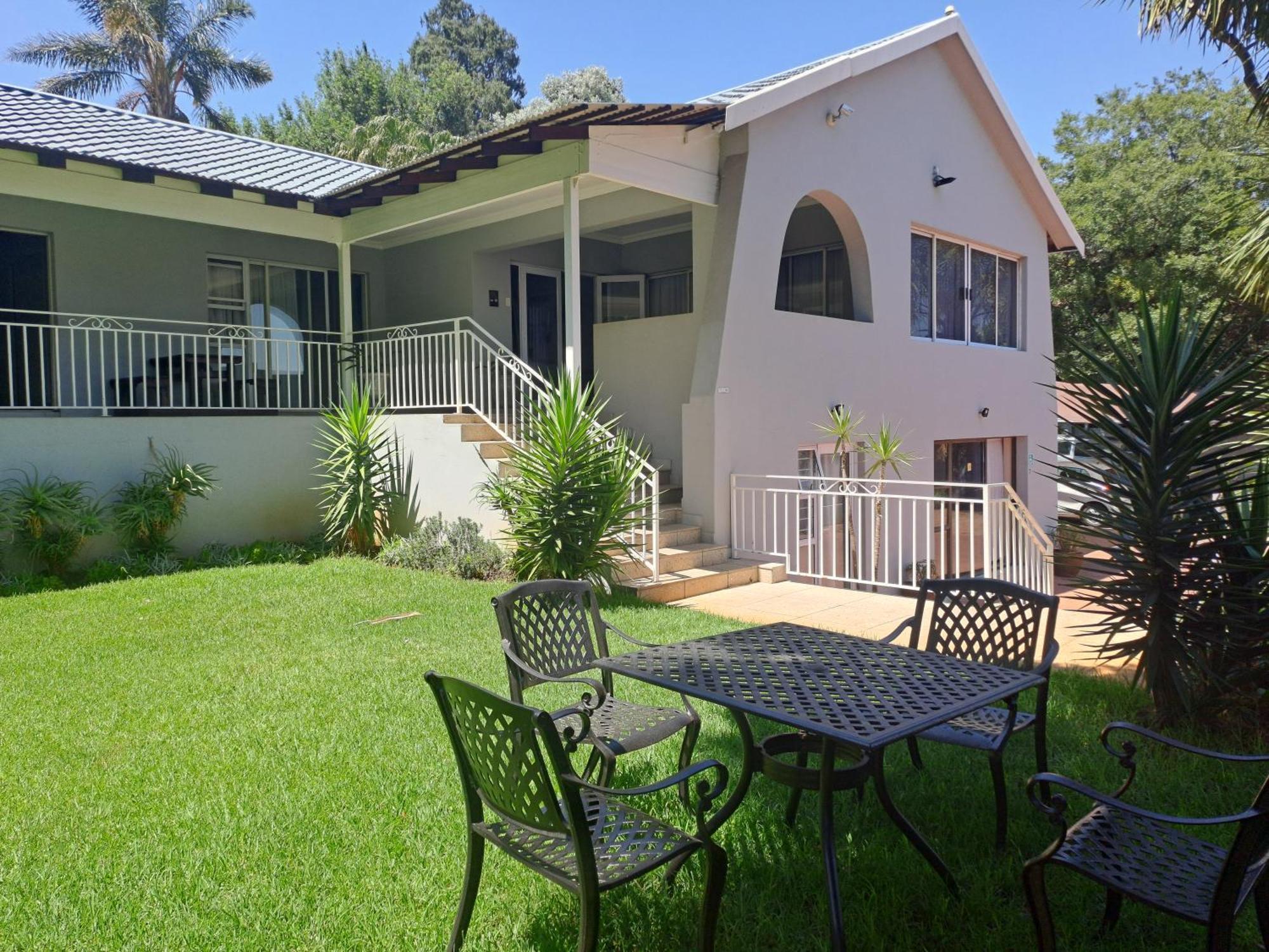 8 On Acacia Guesthouse Bedfordview 外观 照片