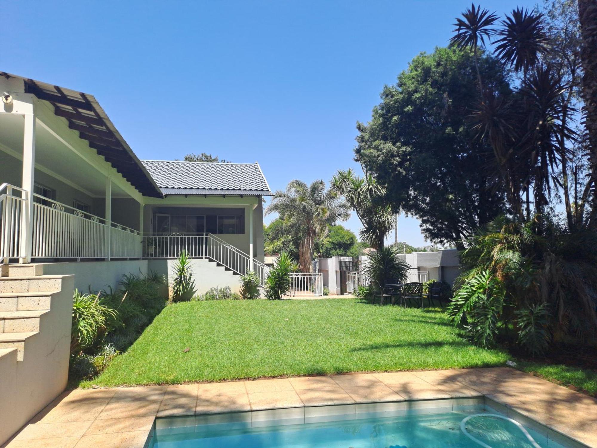 8 On Acacia Guesthouse Bedfordview 外观 照片