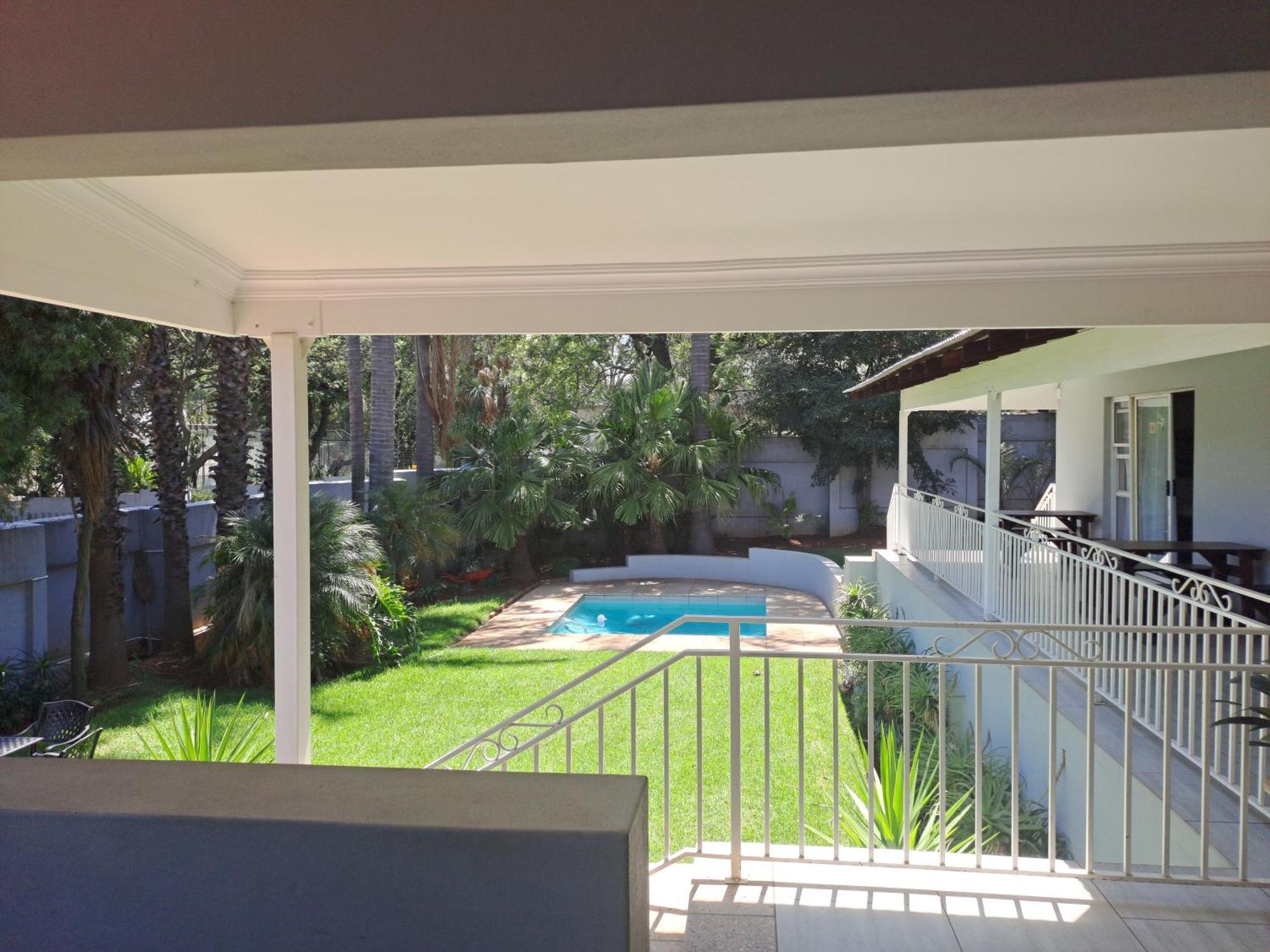 8 On Acacia Guesthouse Bedfordview 外观 照片