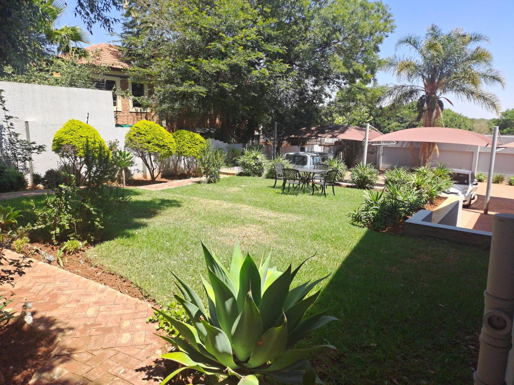 8 On Acacia Guesthouse Bedfordview 外观 照片