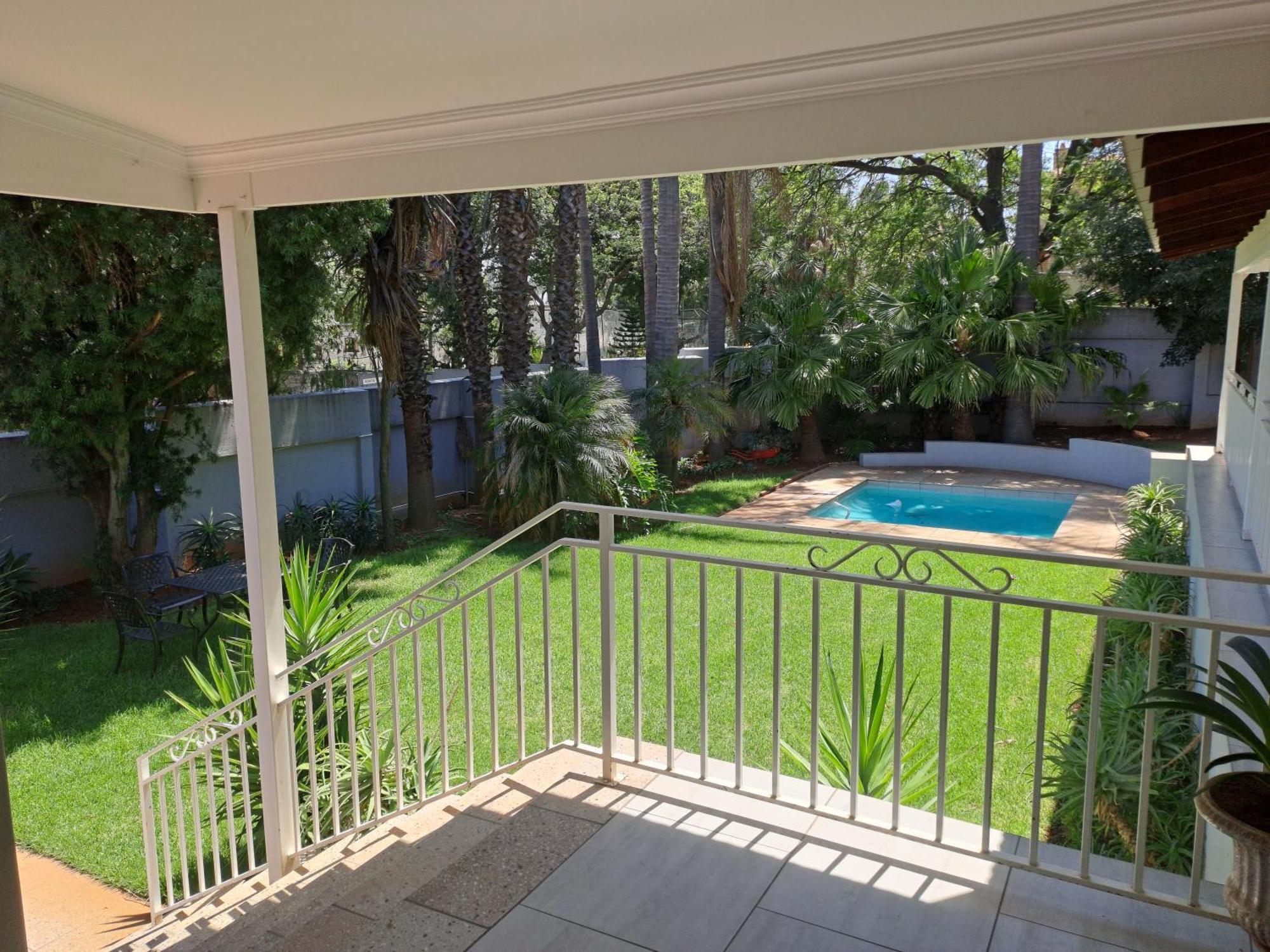 8 On Acacia Guesthouse Bedfordview 外观 照片