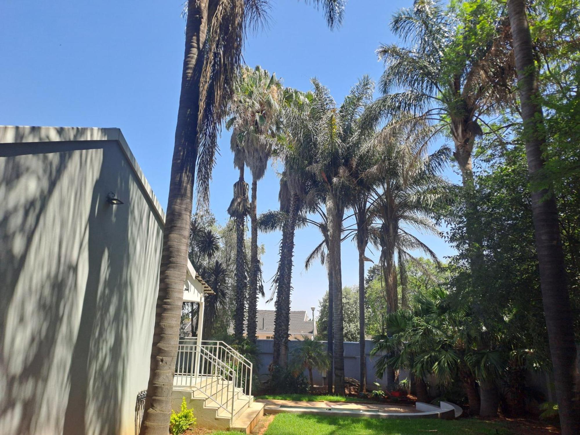 8 On Acacia Guesthouse Bedfordview 外观 照片