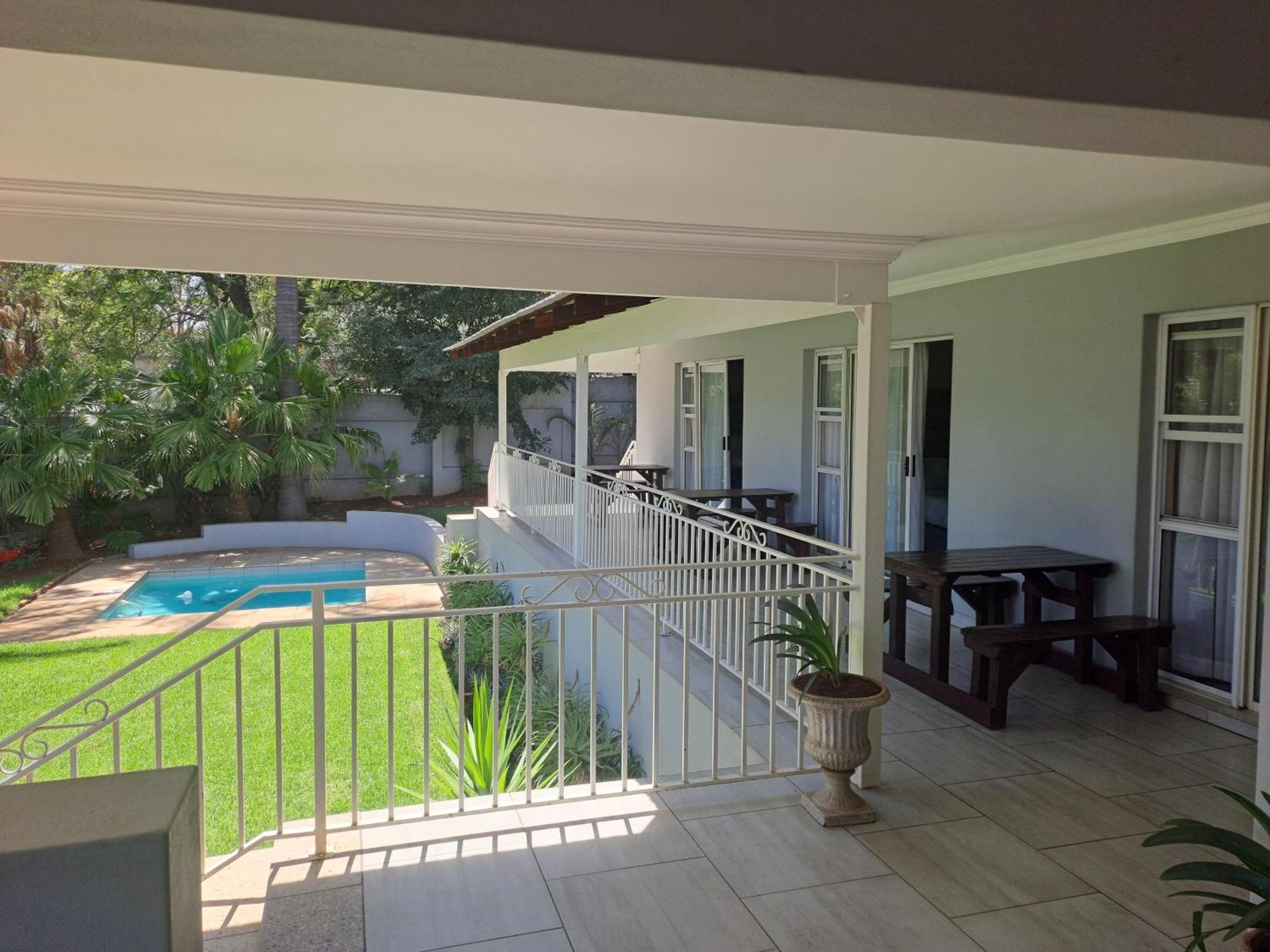8 On Acacia Guesthouse Bedfordview 外观 照片