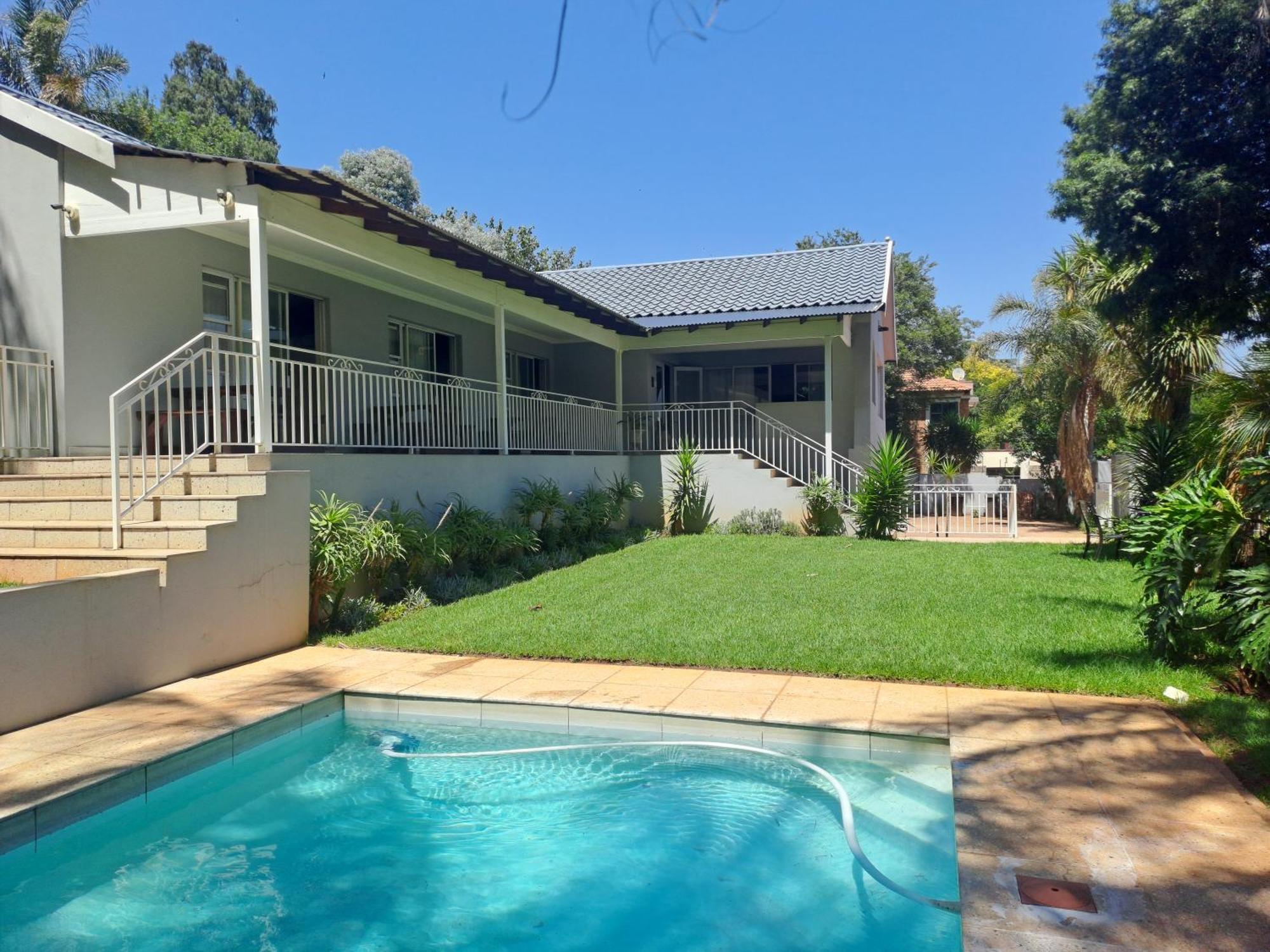 8 On Acacia Guesthouse Bedfordview 外观 照片