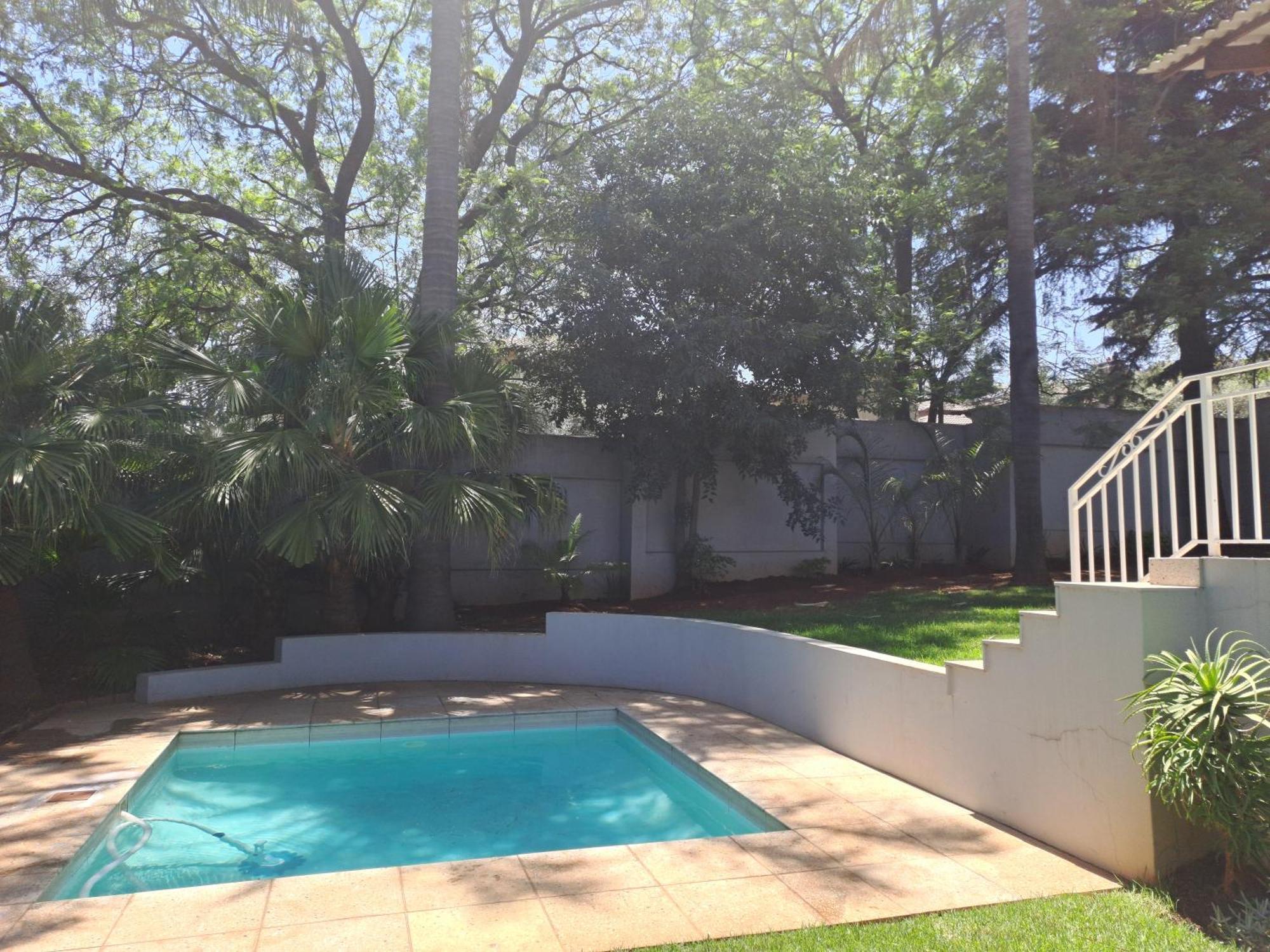 8 On Acacia Guesthouse Bedfordview 外观 照片