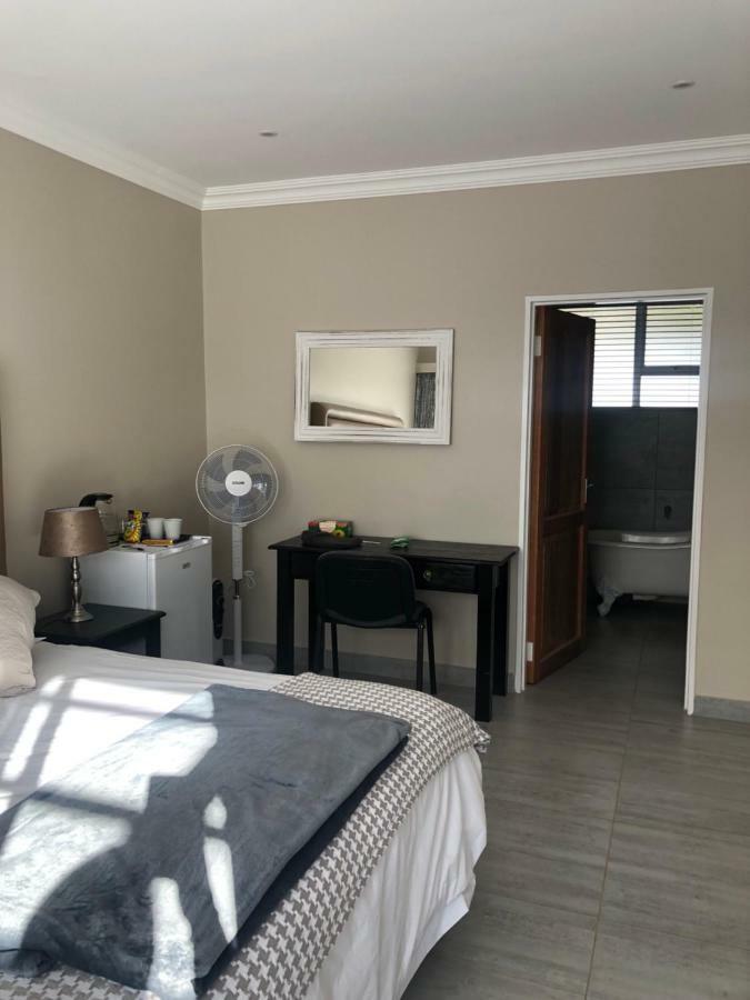 8 On Acacia Guesthouse Bedfordview 外观 照片