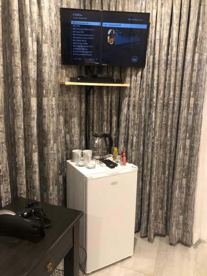 8 On Acacia Guesthouse Bedfordview 外观 照片