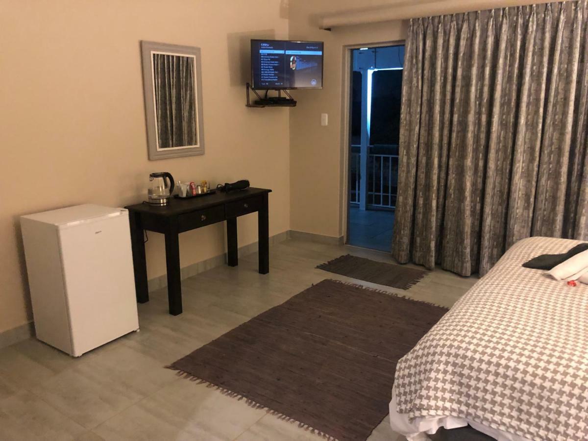 8 On Acacia Guesthouse Bedfordview 外观 照片