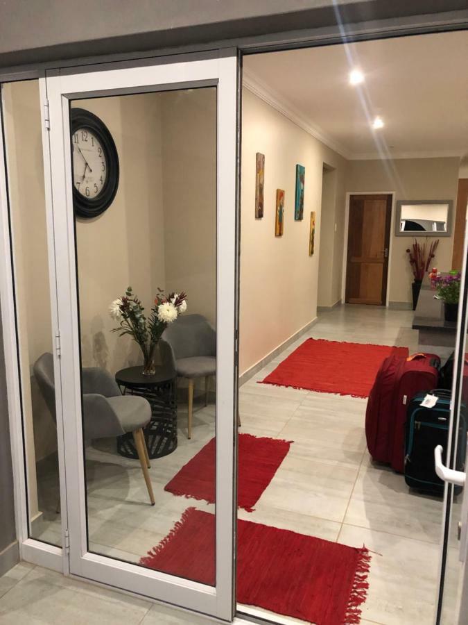8 On Acacia Guesthouse Bedfordview 外观 照片