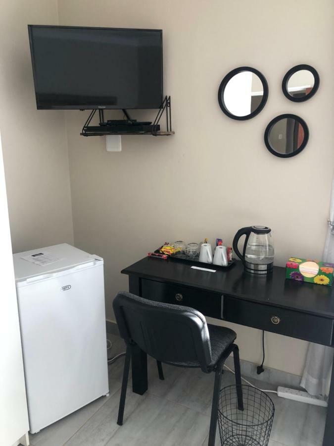 8 On Acacia Guesthouse Bedfordview 外观 照片