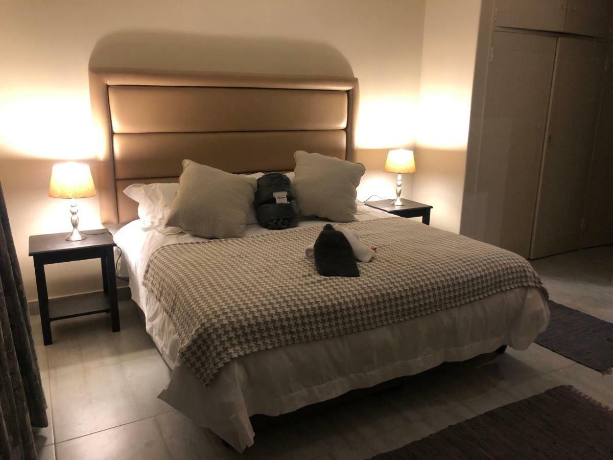 8 On Acacia Guesthouse Bedfordview 外观 照片