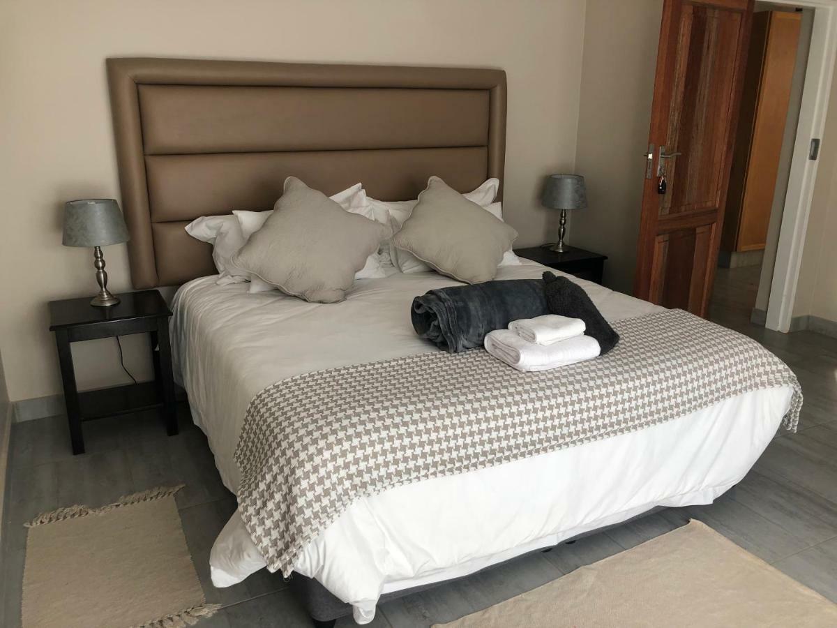 8 On Acacia Guesthouse Bedfordview 外观 照片