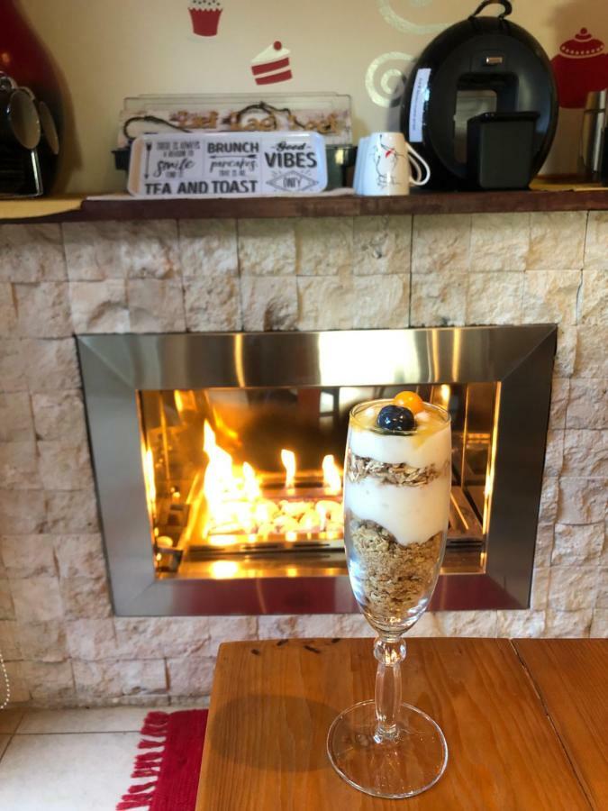 8 On Acacia Guesthouse Bedfordview 外观 照片
