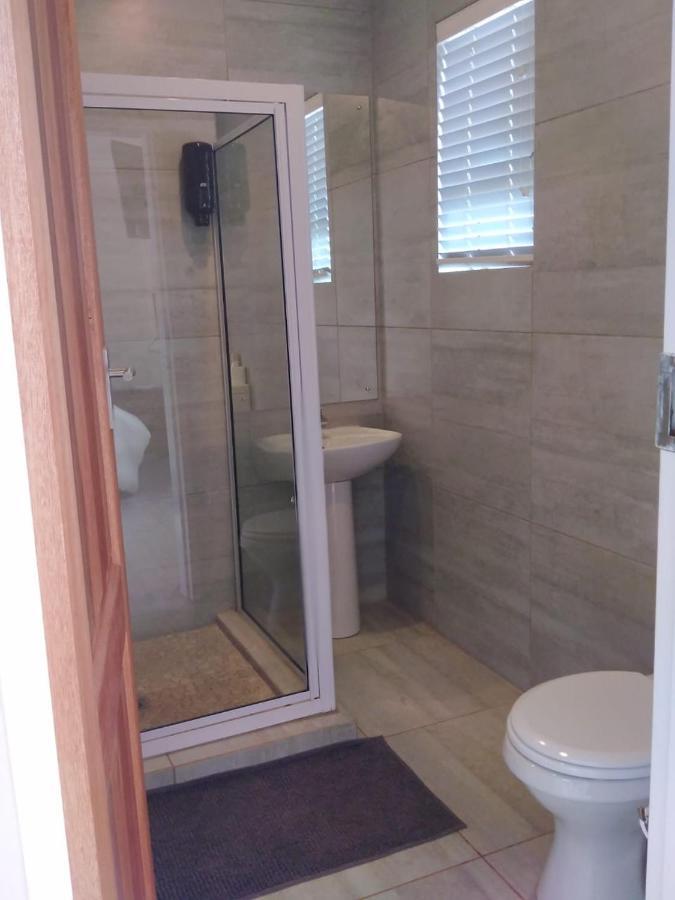 8 On Acacia Guesthouse Bedfordview 外观 照片