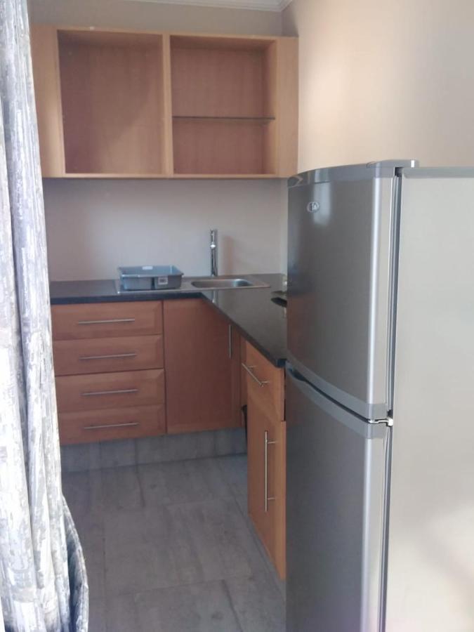 8 On Acacia Guesthouse Bedfordview 外观 照片